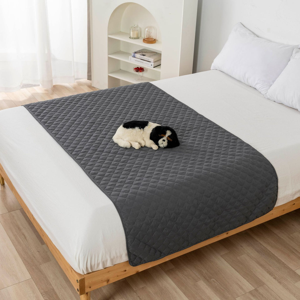 Pet mat for protecting sofas from dogs and cats
